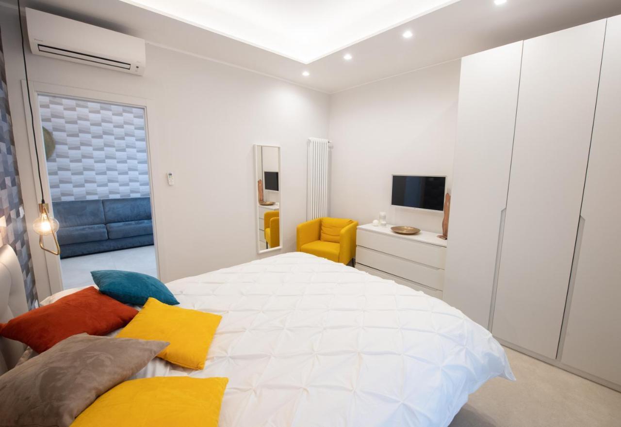 Apartment Center - E Neapel