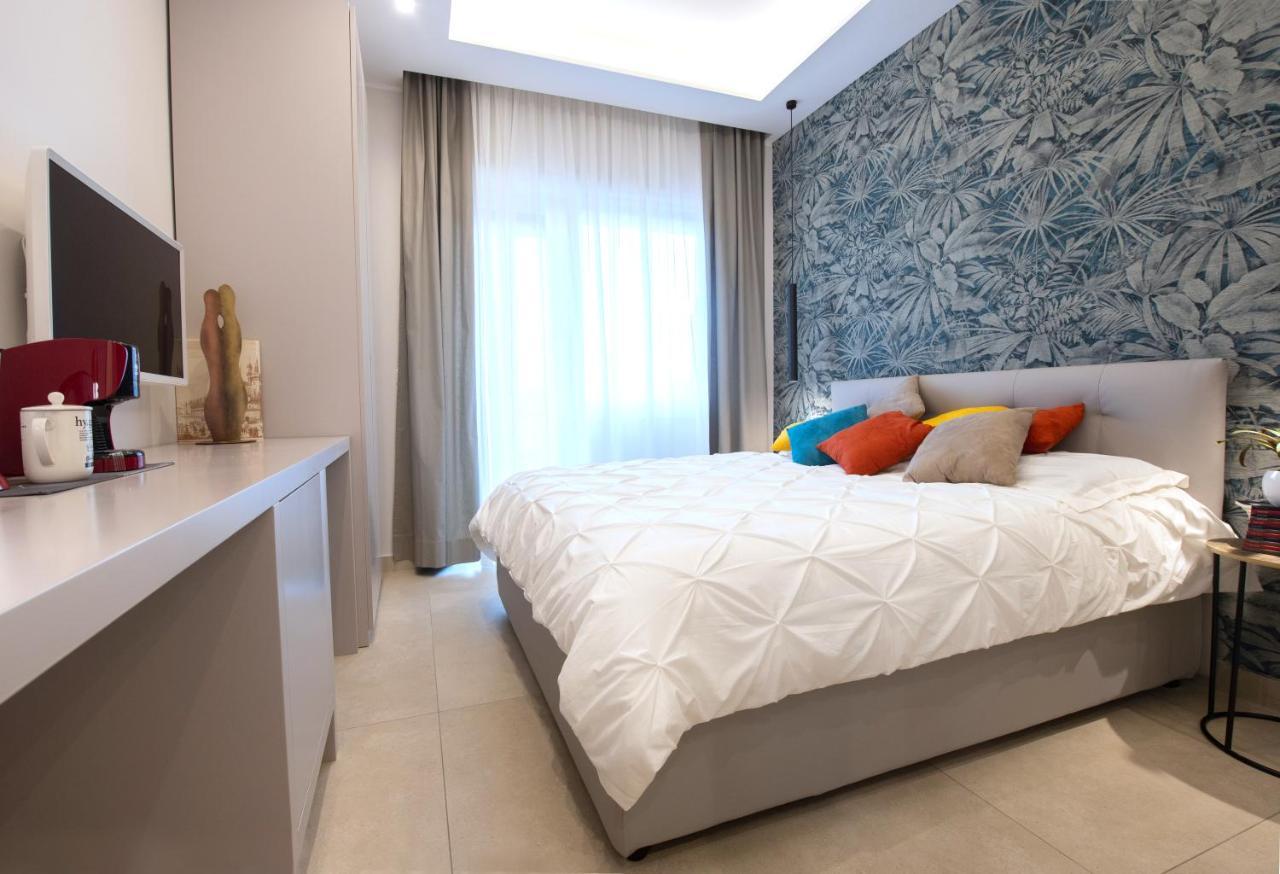 Apartment Center - E Neapel